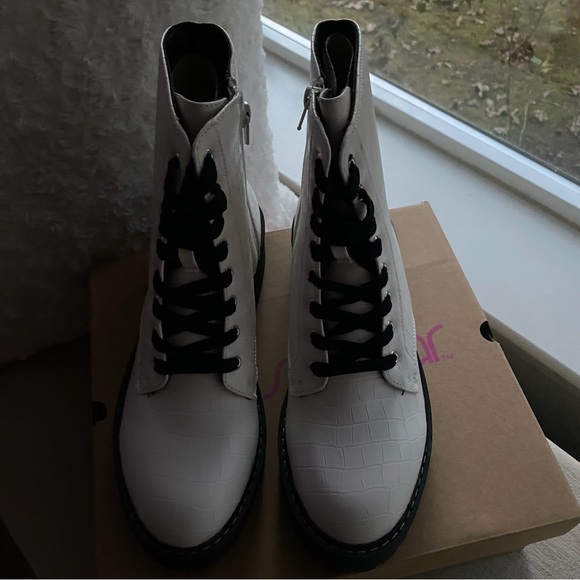 WHITE CROCO BOOTS SGR-KAEDY SZ 9 NWT by SUGAR - Picture 5 of 12